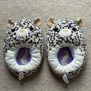 Kids Cheetah Squishmallows Slippers Sz 13/1